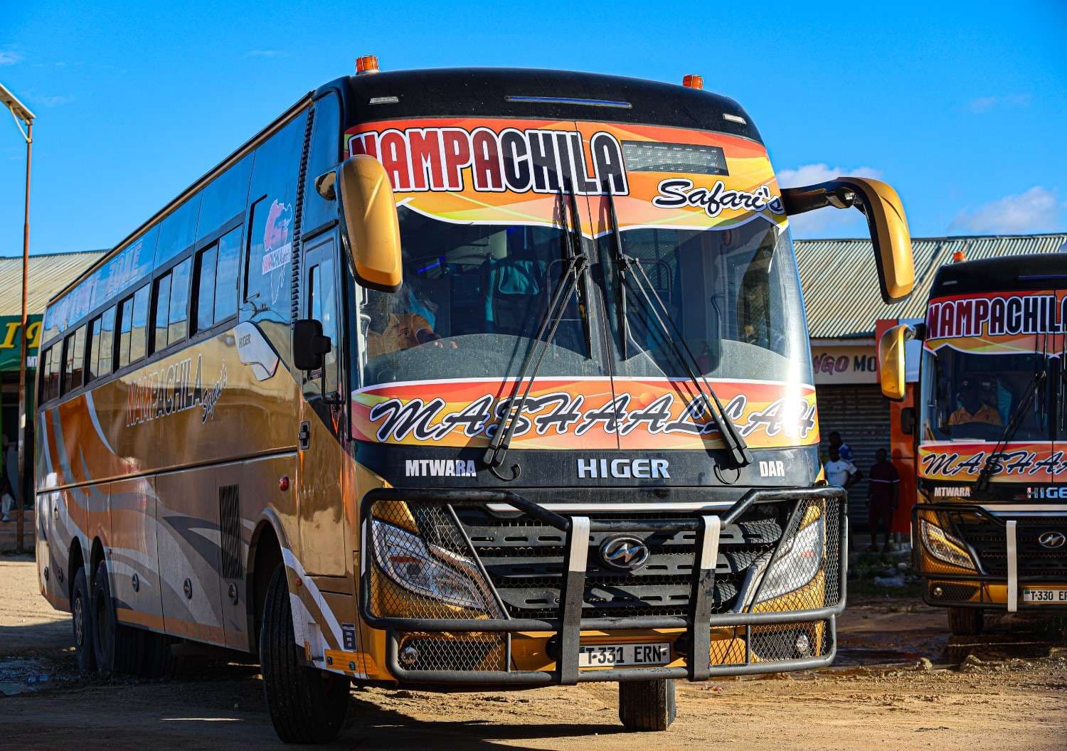 Picha ya karibu ya taa za mbele na grili